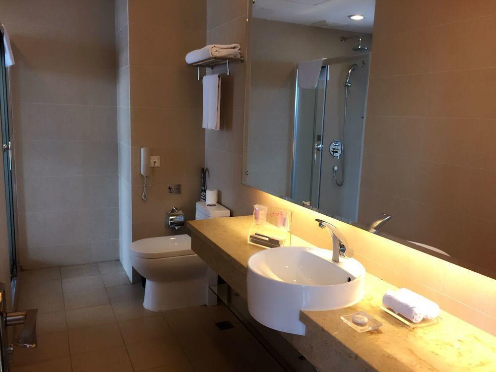 Guangzhou Bauhinia Hotel Exteriör bild